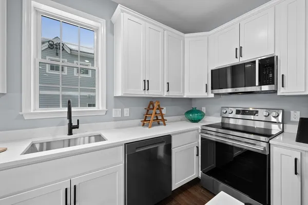 $3,750 | 23 Bay View Drive, Unit 1, Shrewsbury, MA 01545