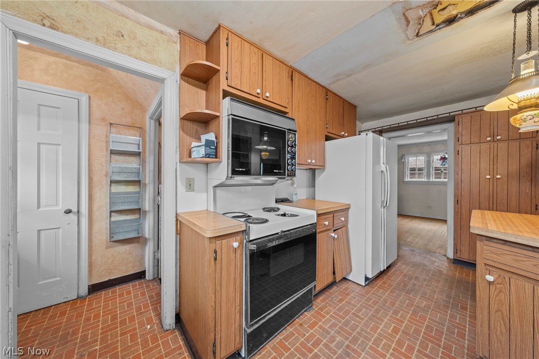 19264 North Sagamore Road Cleveland, OH 44126 - Photo 16 of 47