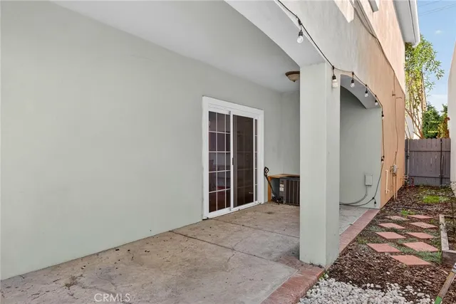 a view front of house with a yard