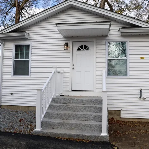 $2,700 | 598 School Street, Unit REAR ADU, Lowell, MA 01851