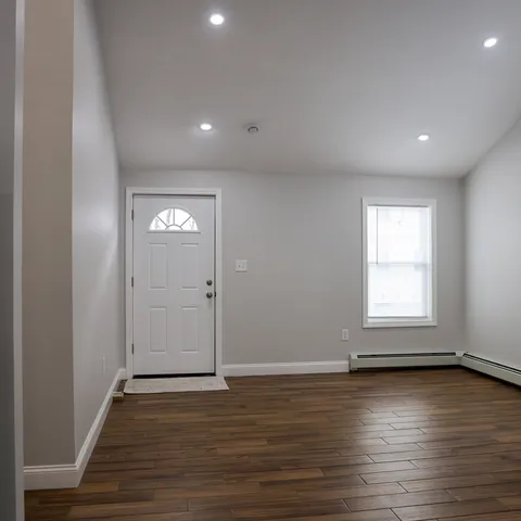 $2,700 | 598 School Street, Unit REAR ADU, Lowell, MA 01851