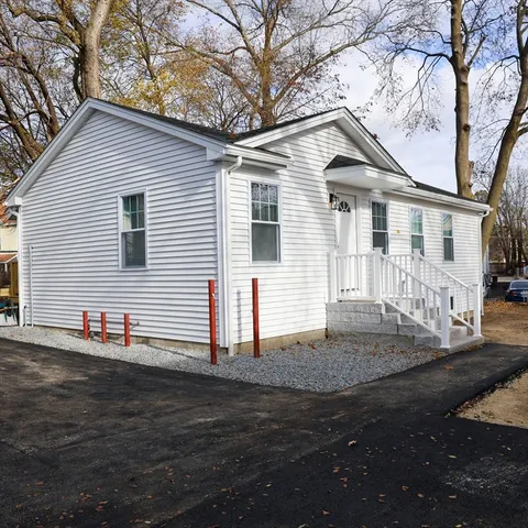 $2,700 | 598 School Street, Unit REAR ADU, Lowell, MA 01851