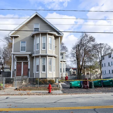 $2,700 | 598 School Street, Unit REAR ADU, Lowell, MA 01851