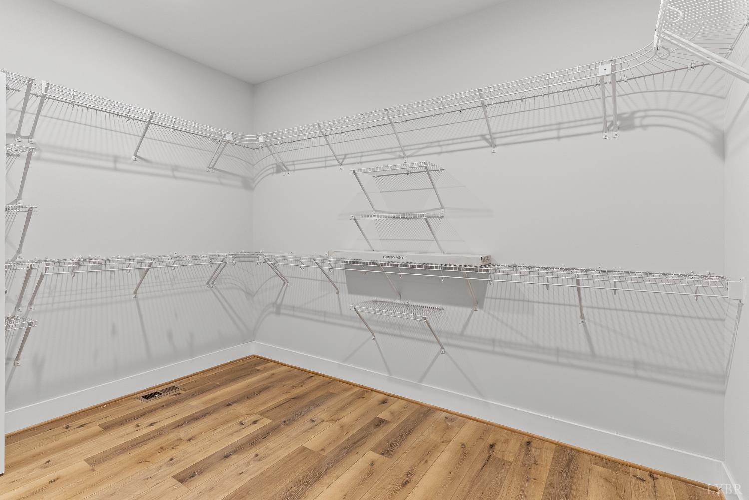 594 Community Road Dillwyn, VA 23936 - Photo 35 of 49 a view of a room