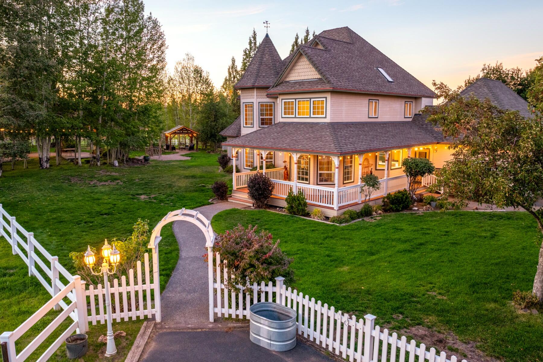 22122 Neff Road Bend, OR 97701 - Photo 7 of 65 batch_1-1-glow-drone-front-right
