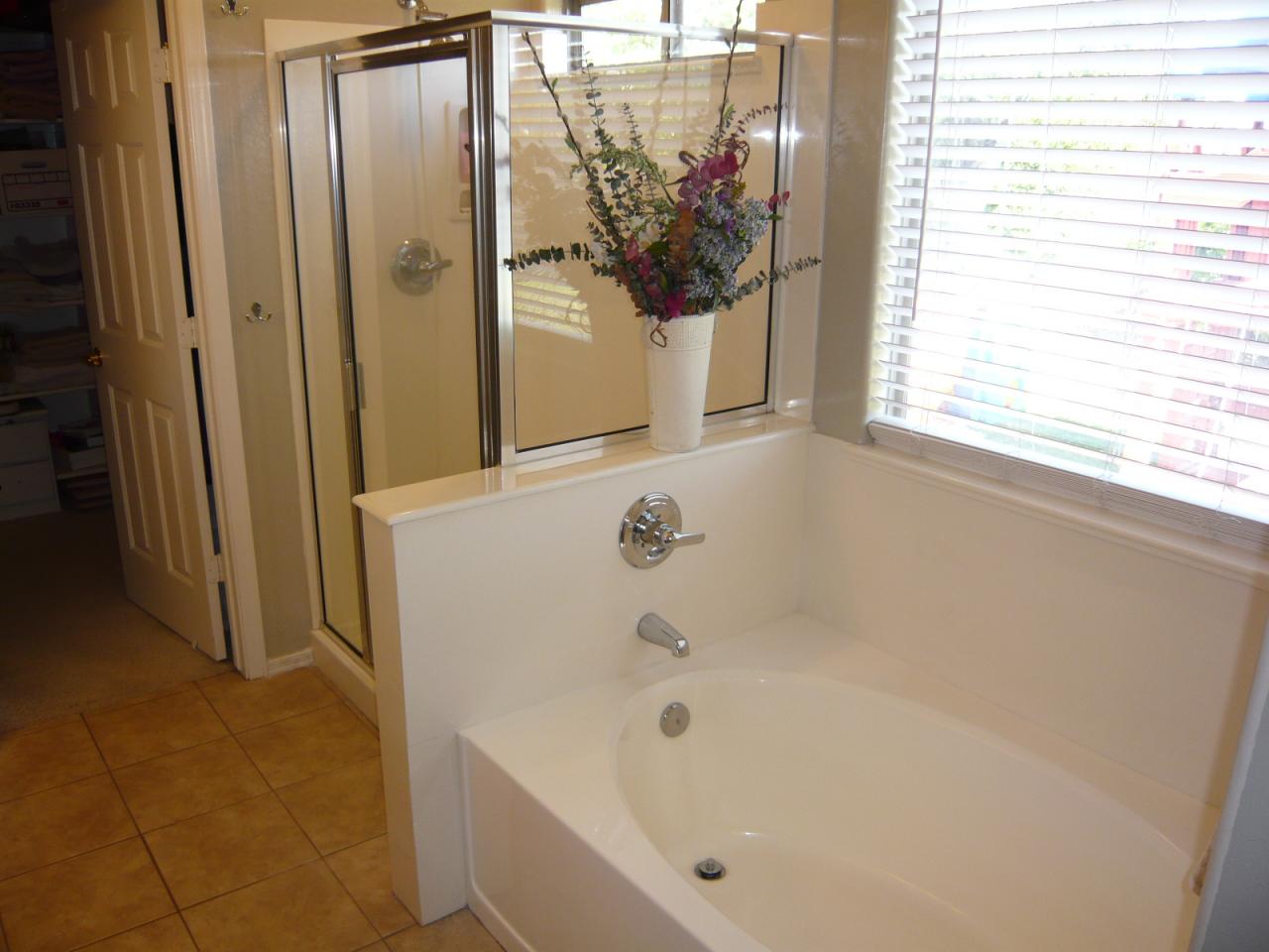 3368 East Warbler Road Gilbert, AZ 85297 - Photo 17 of 30 SEPARATE SHOWER & TUB
