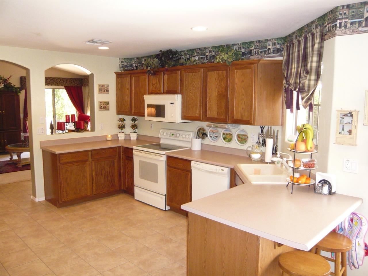 3368 East Warbler Road Gilbert, AZ 85297 - Photo 9 of 30 KITCHEN
