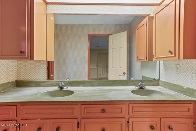 $369,000 | 2060 Sheffield Drive, Jackson, MS 39211