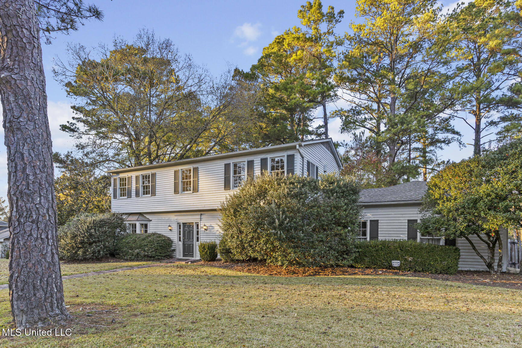 2060 Sheffield Drive Jackson, MS 39211 - Photo 2 of 27 2