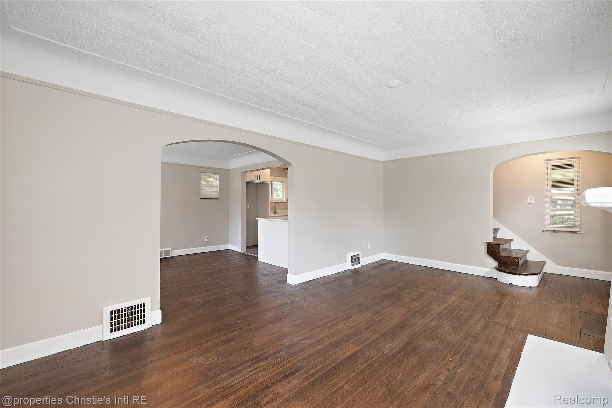 4190 Devonshire Rd-10.jpg