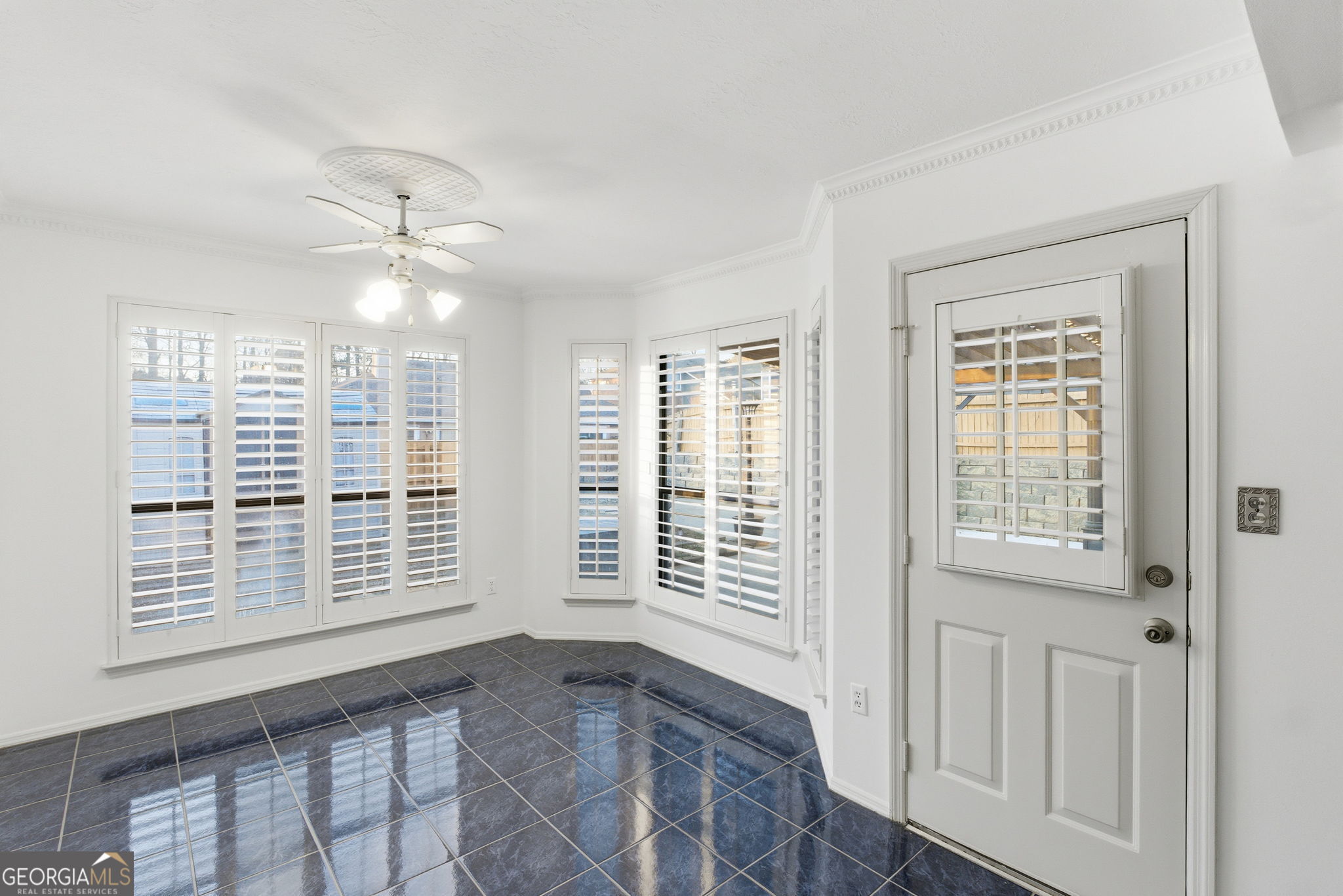 523 North Shore Road Lithonia, GA 30058 - Photo 9 of 26 a view of an empty room with a window