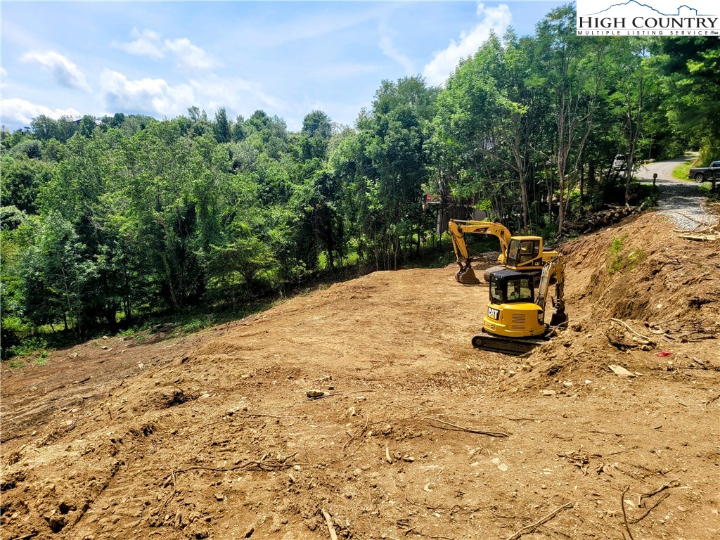 515 Grey Fox Ridge Road Banner Elk, NC 28604 - Photo 14 of 25 a view of a bench with wooden fence