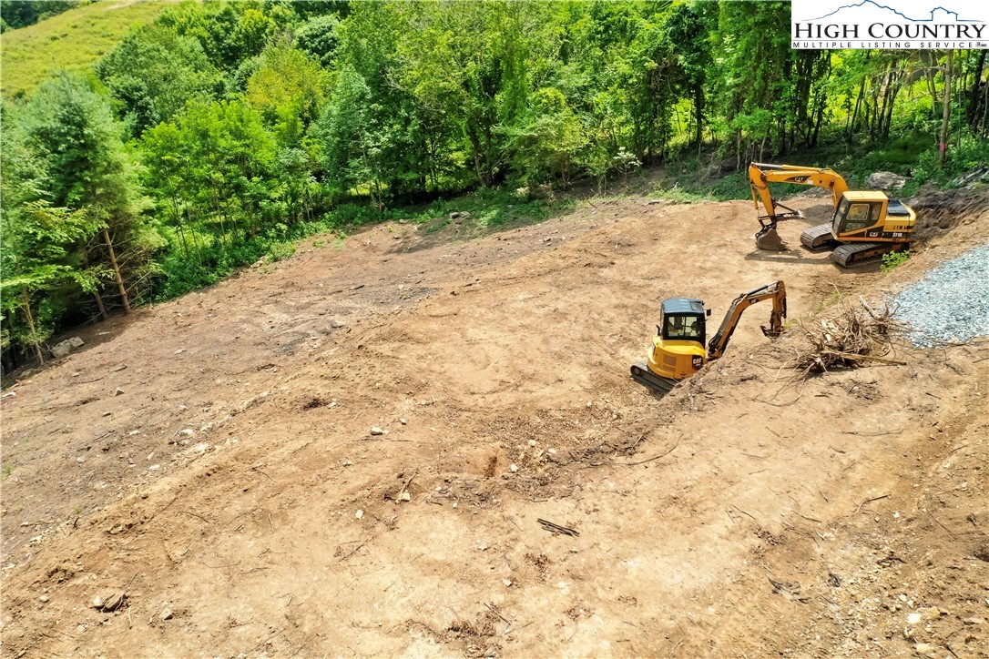 515 Grey Fox Ridge Road Banner Elk, NC 28604 - Photo 9 of 25 a view of a backyard with chairs