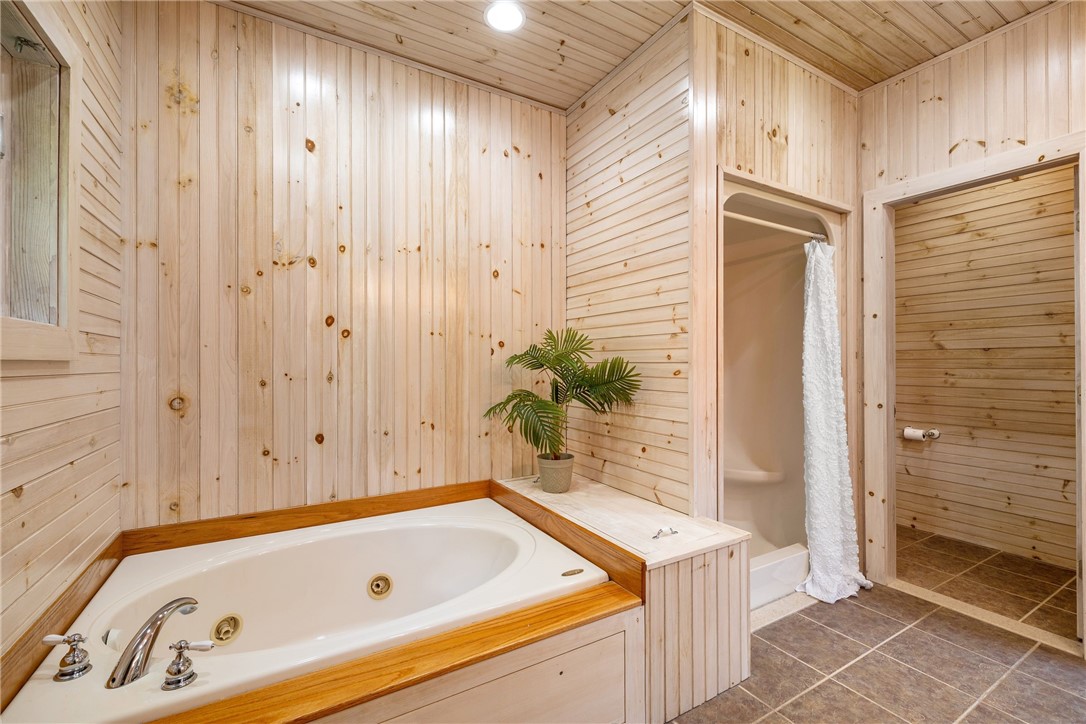 900 S Road East Greenwich, RI 02818 - Photo 28 of 49 Primary Bathroom