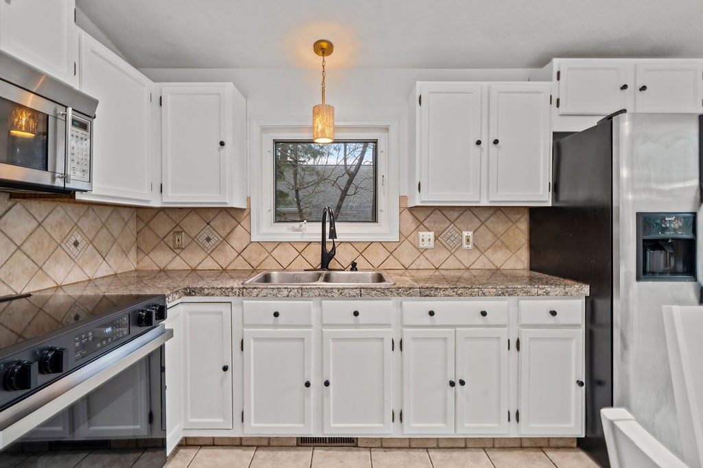 6 Tennyson Road Warwick, RI 02888 - Photo 11 of 38