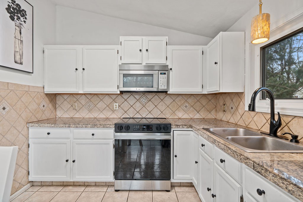 6 Tennyson Road Warwick, RI 02888 - Photo 13 of 38