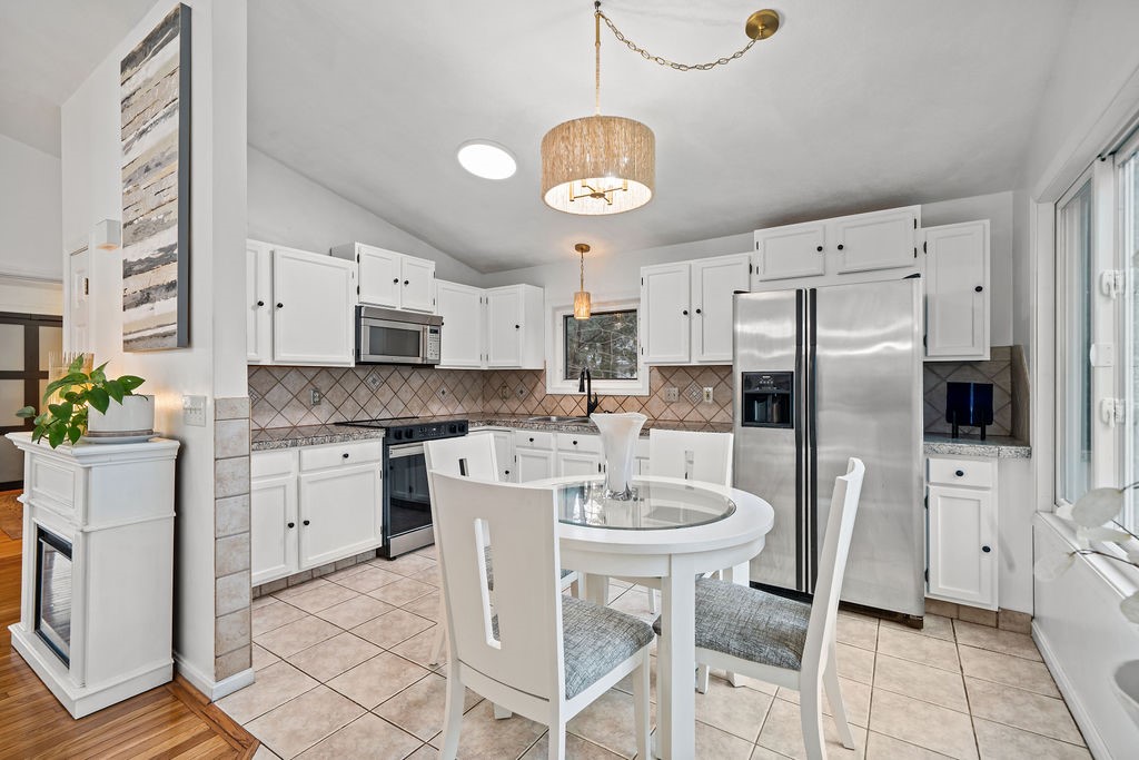 6 Tennyson Road Warwick, RI 02888 - Photo 9 of 38