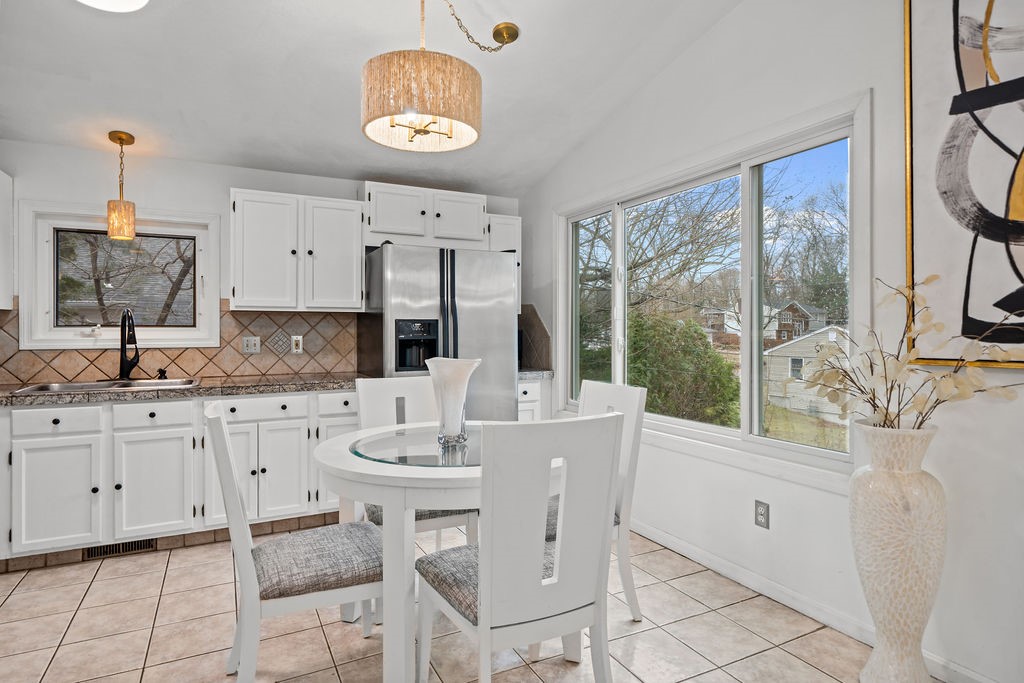 6 Tennyson Road Warwick, RI 02888 - Photo 10 of 38