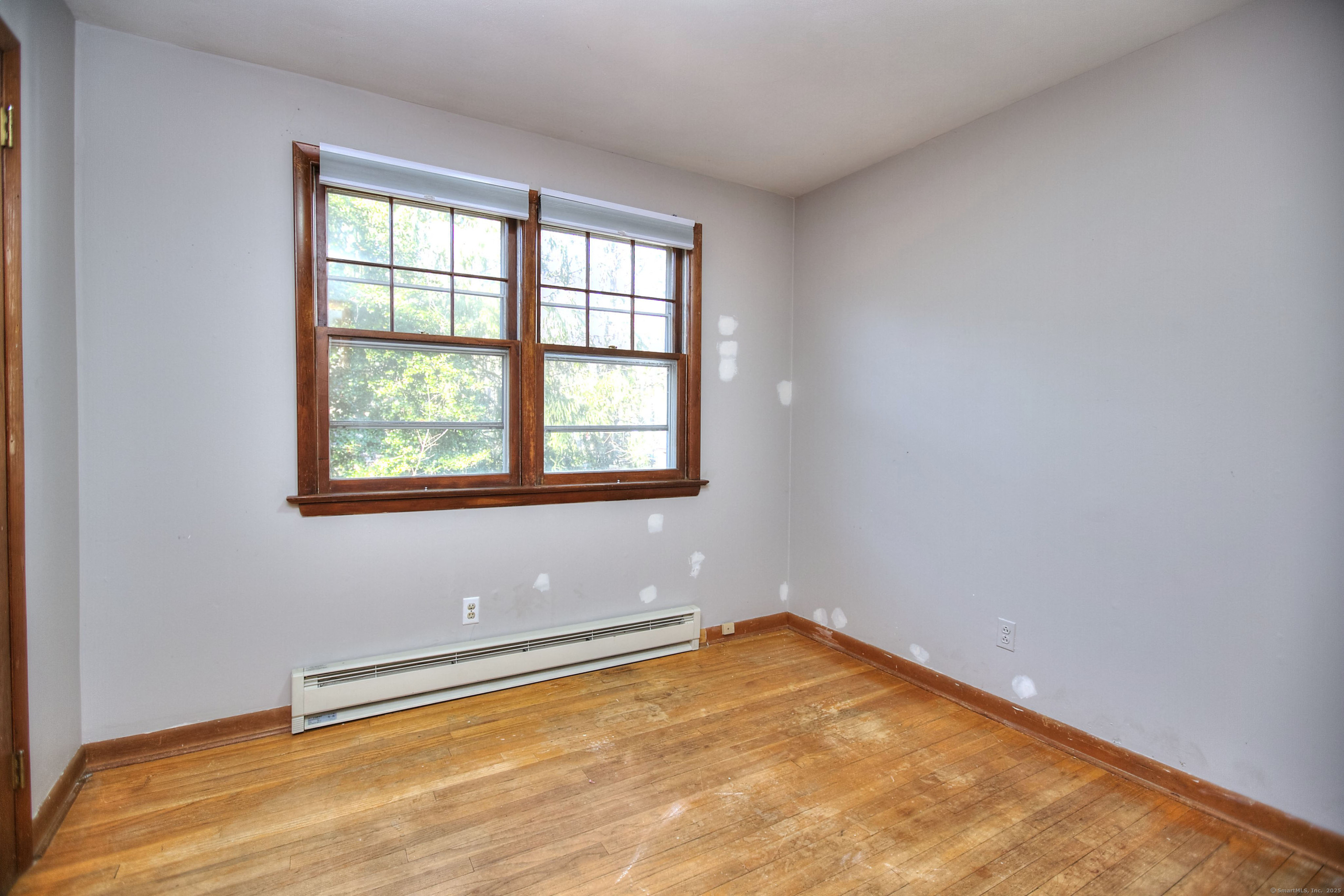 489 Main Street Westport, CT 06880 - Photo 14 of 40 an empty room with a window