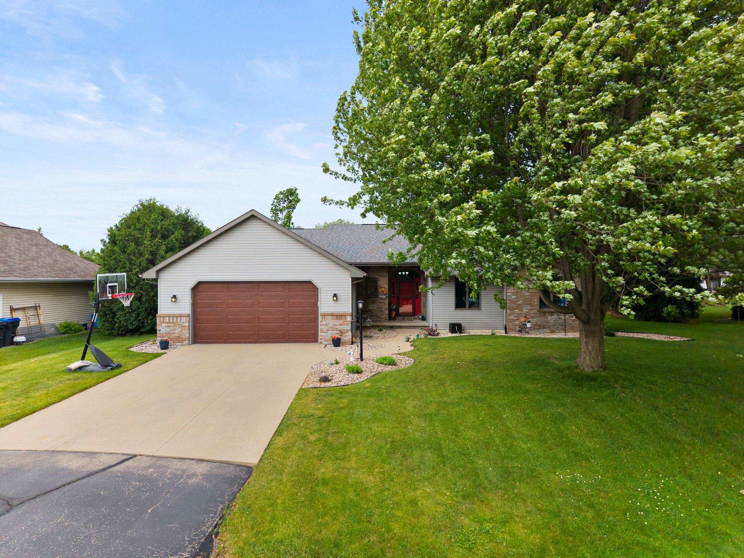 W2585 Oakbrook Court Appleton, WI 54915 - Photo 2 of 56