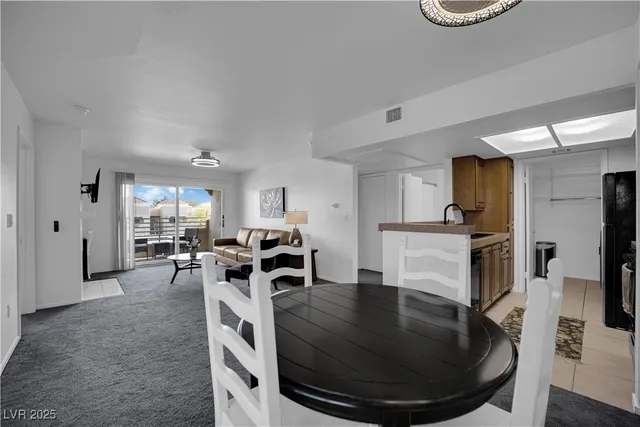 $2,600 | 1909 Mountain Hills Court, Unit 205, Las Vegas, NV 89128