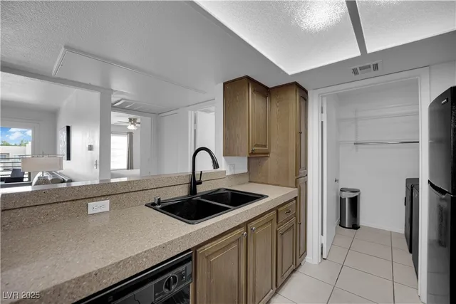 $2,600 | 1909 Mountain Hills Court, Unit 205, Las Vegas, NV 89128