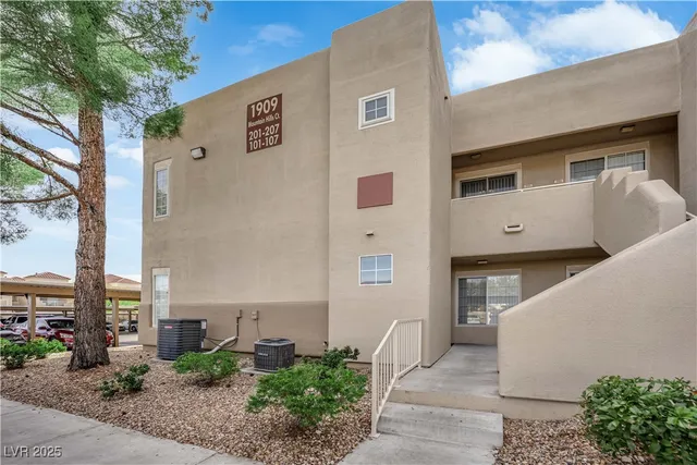 $2,600 | 1909 Mountain Hills Court, Unit 205, Las Vegas, NV 89128