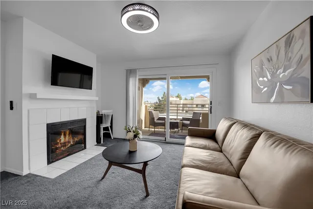 $2,600 | 1909 Mountain Hills Court, Unit 205, Las Vegas, NV 89128