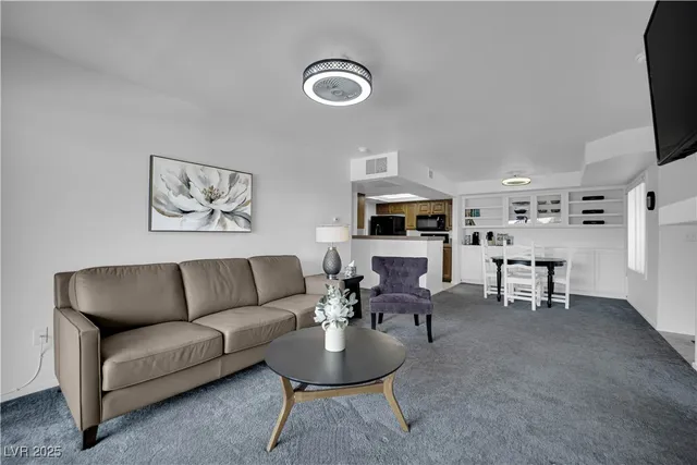 $2,600 | 1909 Mountain Hills Court, Unit 205, Las Vegas, NV 89128