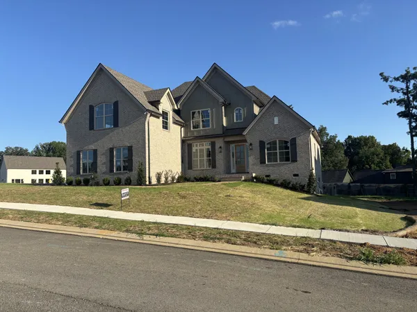 $999,950 | 100 Kirkwall Court, Hendersonville, TN 37075