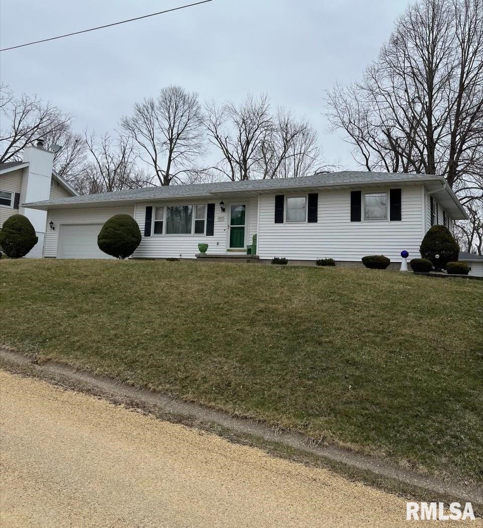 1517 Spring Valley Lane Clinton, IA 52732 - Photo 1 of 42 Gallery Image 1