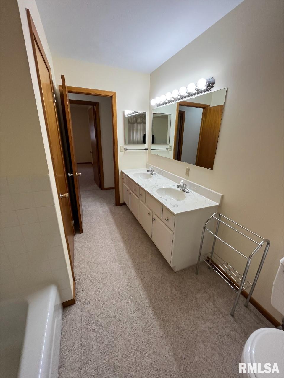 1517 Spring Valley Lane Clinton, IA 52732 - Photo 12 of 42 Gallery Image 12