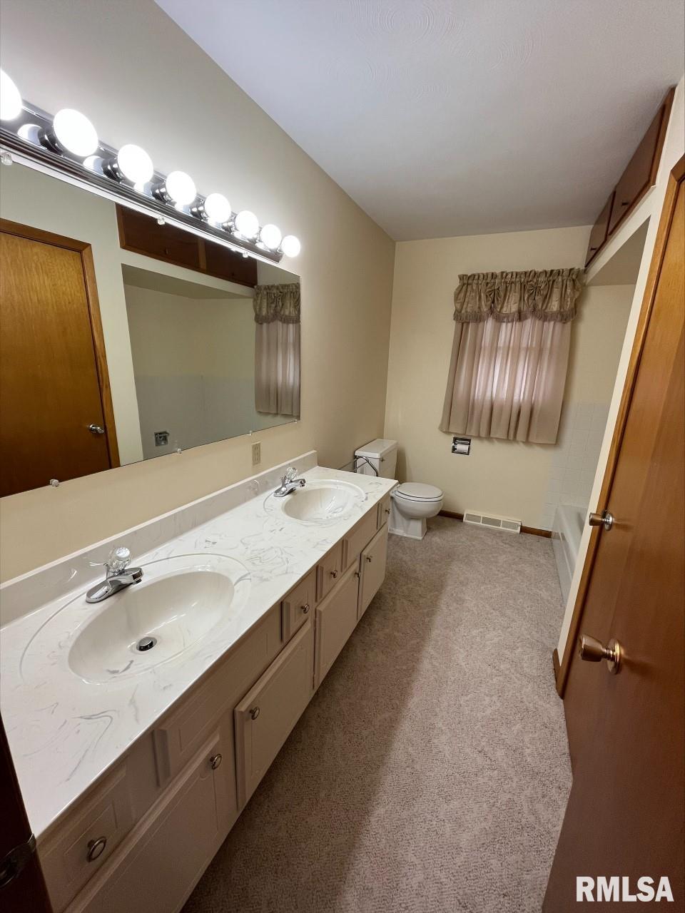 1517 Spring Valley Lane Clinton, IA 52732 - Photo 14 of 42 Gallery Image 14