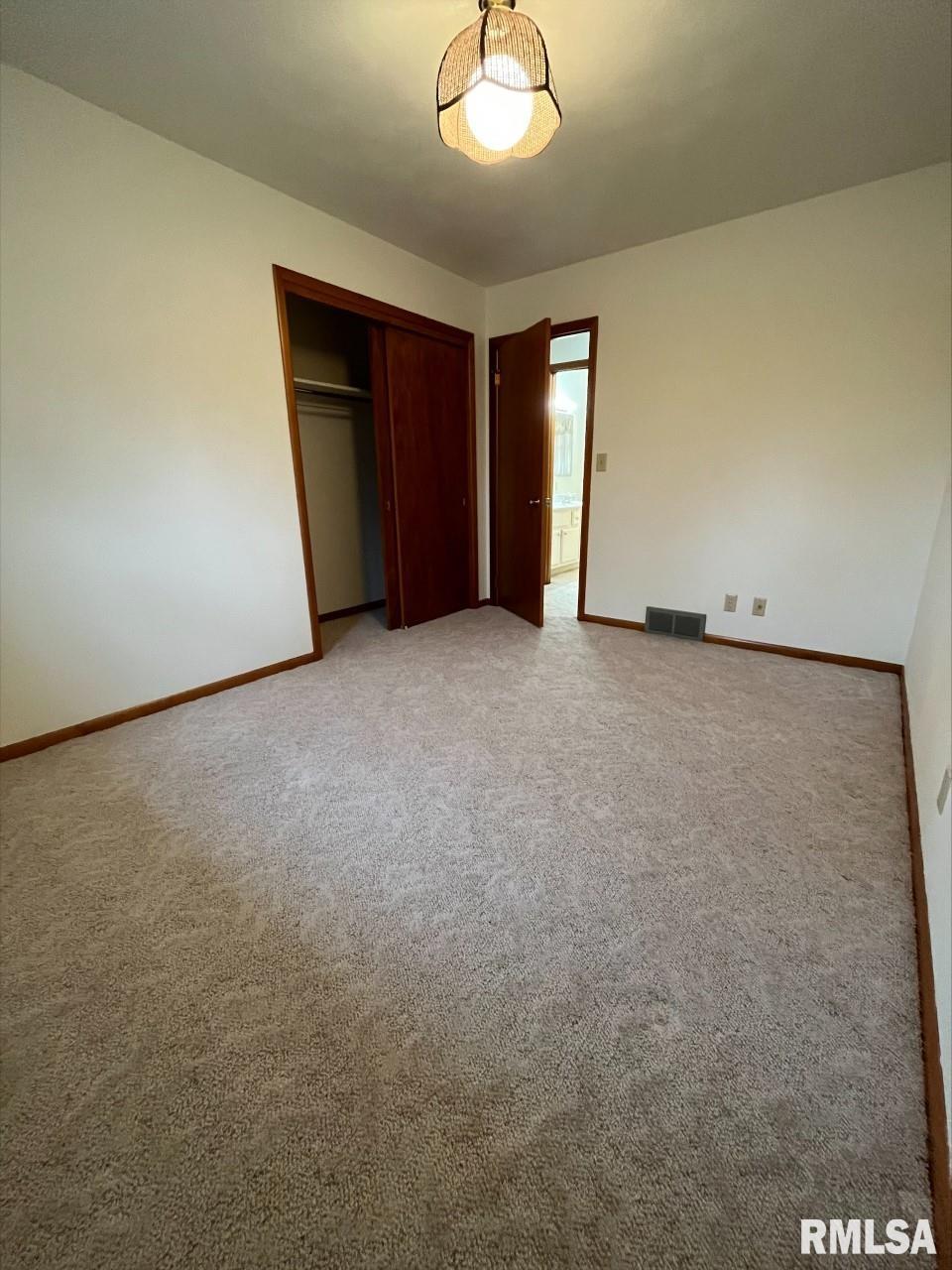 1517 Spring Valley Lane Clinton, IA 52732 - Photo 20 of 42 Gallery Image 20