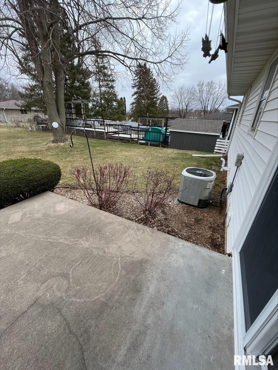 1517 Spring Valley Lane Clinton, IA 52732 - Photo 25 of 42 Gallery Image 25
