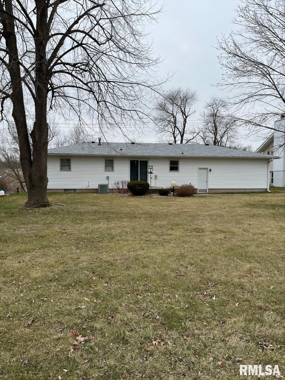 1517 Spring Valley Lane Clinton, IA 52732 - Photo 4 of 42 Gallery Image 4