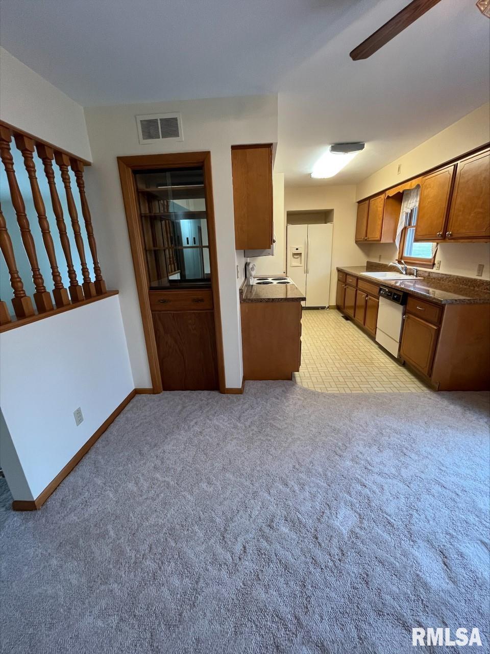 1517 Spring Valley Lane Clinton, IA 52732 - Photo 7 of 42 Gallery Image 7