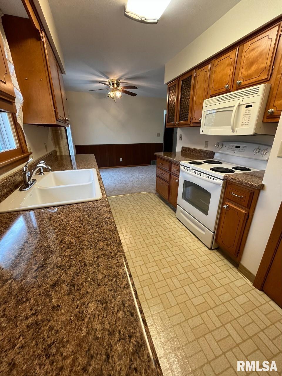 1517 Spring Valley Lane Clinton, IA 52732 - Photo 9 of 42 Gallery Image 9