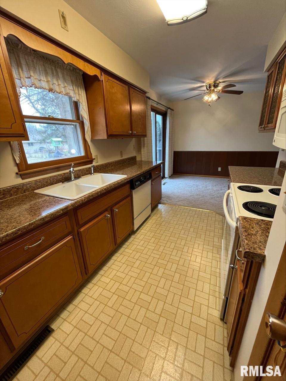 1517 Spring Valley Lane Clinton, IA 52732 - Photo 10 of 42 Gallery Image 10