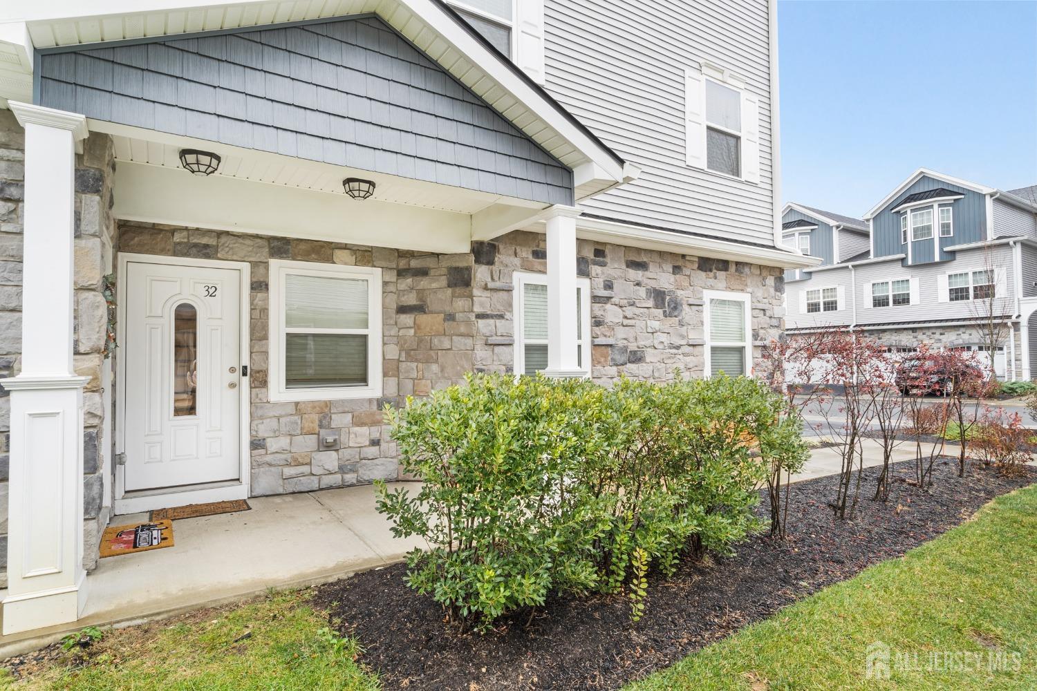 32 Emily Court Hazlet, NJ 07730 - Photo 3 of 25