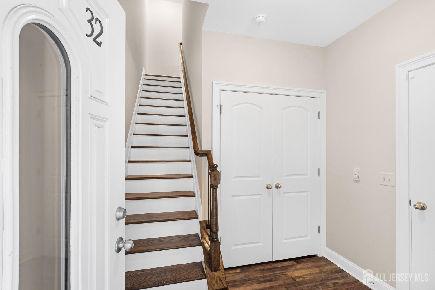 32 Emily Court Hazlet, NJ 07730 - Photo 4 of 25