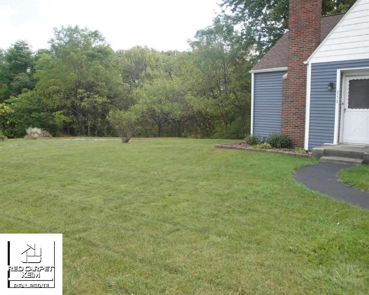 212 South Center Road Grand Blanc, MI 48439 - Photo 2 of 18 21377113-1.JPG