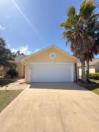 a view of backyard of the house