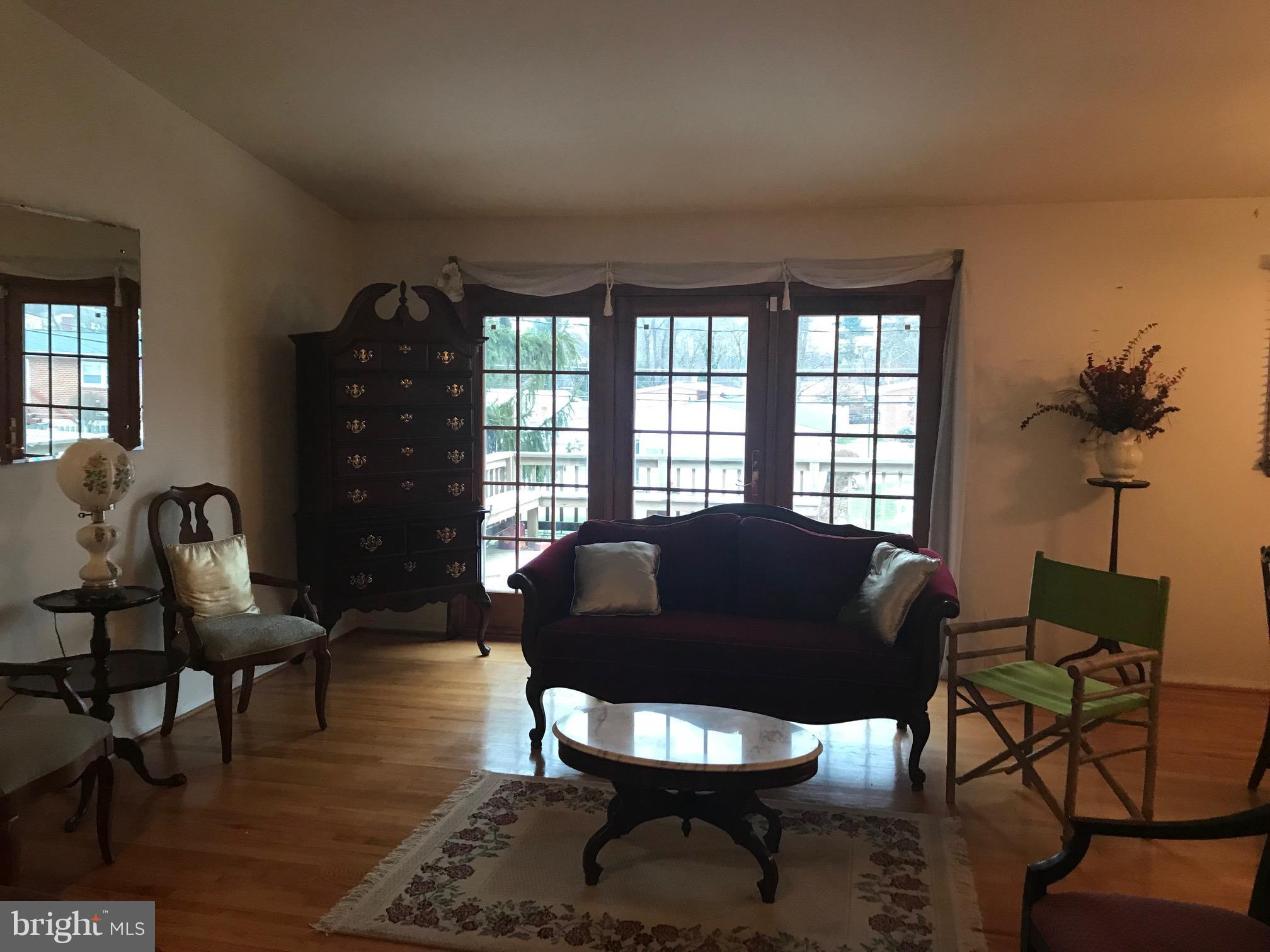 8529 Stevenswood Road Baltimore, MD 21244 - Photo 5 of 27 Living Room