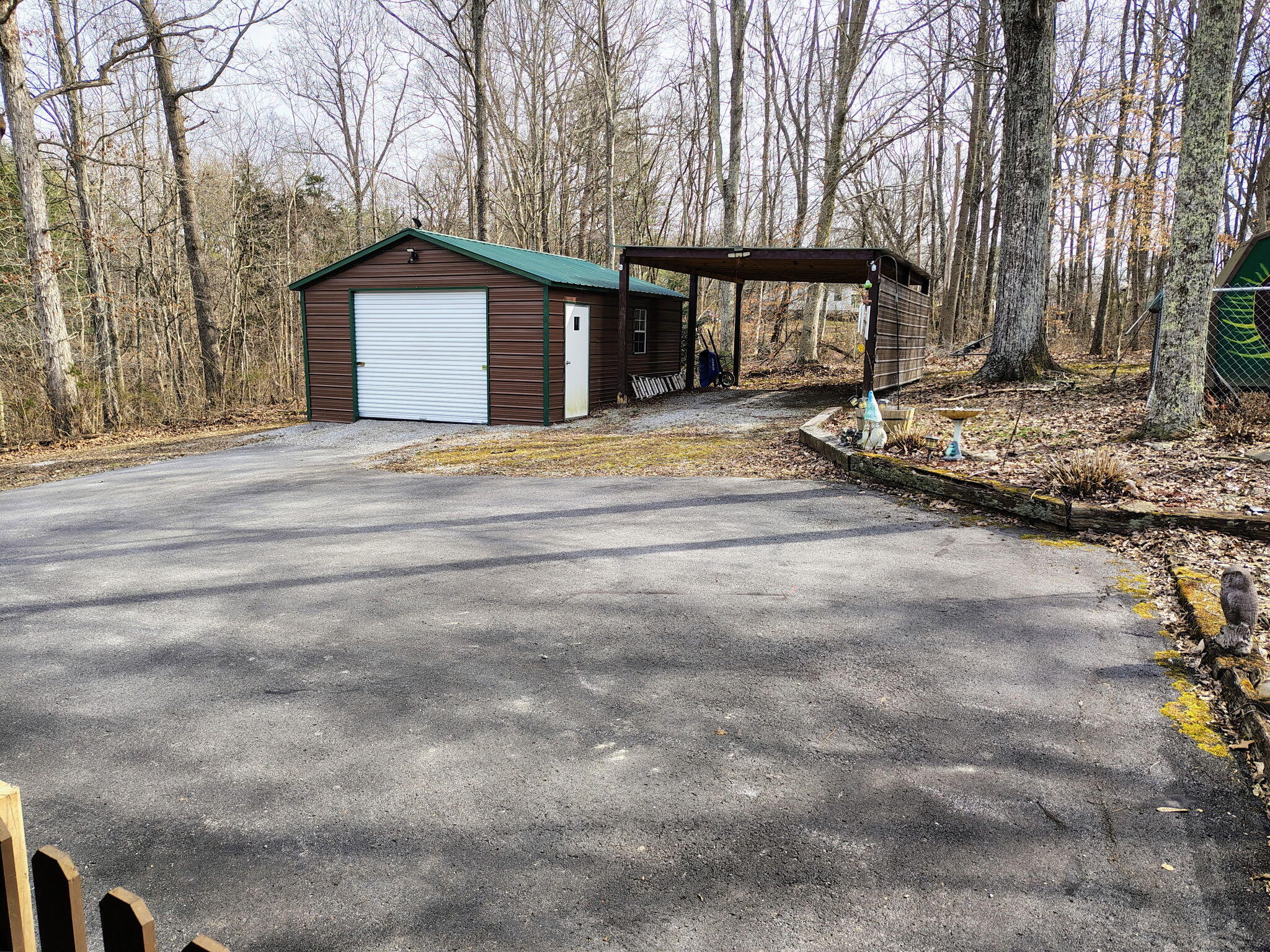 215 Old Log Lick Road Winchester, KY 40391 - Photo 15 of 56 Garage and carport