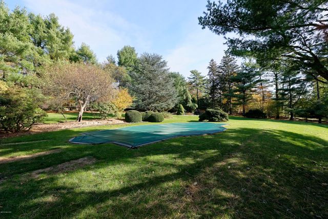 $11,250,000 | 188 Round Hill Road, Greenwich, CT 06831