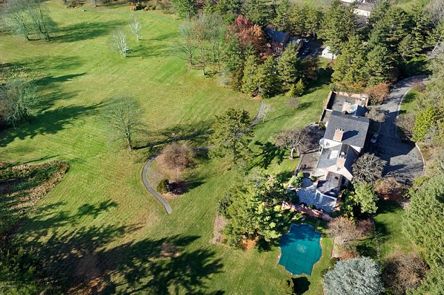 $11,250,000 | 188 Round Hill Road, Greenwich, CT 06831