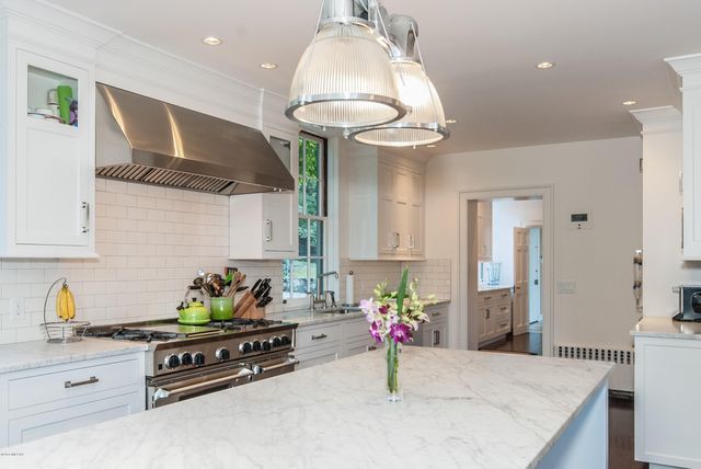 $11,250,000 | 188 Round Hill Road, Greenwich, CT 06831