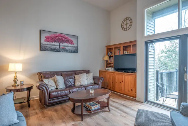 $299,000 | 1221 Baker Turn, Unit 1D, Hartford, VT 05059