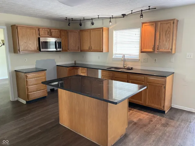 $325,000 | 3916 Jekyll Court, Indianapolis, IN 46237